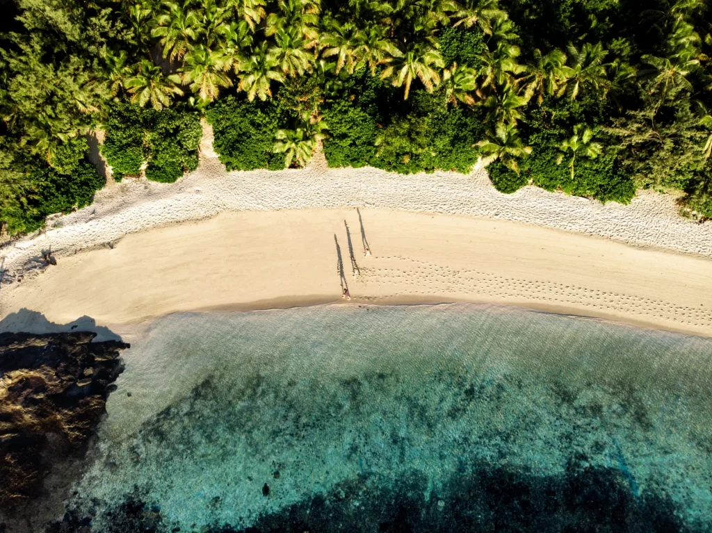 Barefoot Manta Beach — Homepage hero